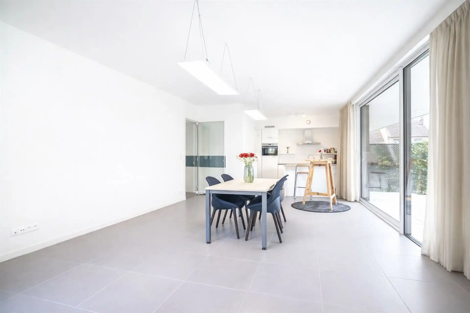 Lichtrijk gelijkvloers appartement met terras en tuinzicht foto 9