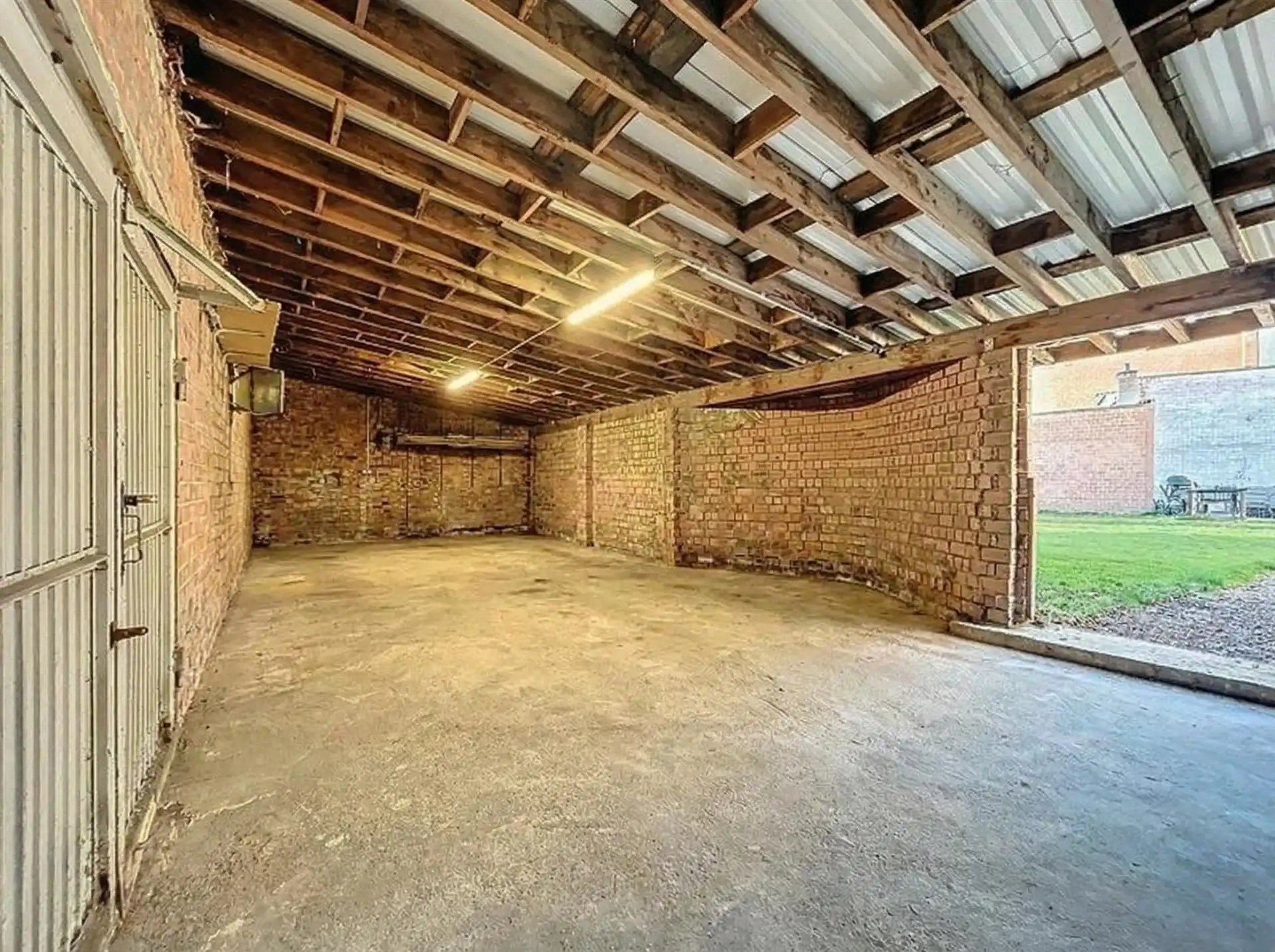 Instapklare ruime woning met grote garage op perceel van 359m² foto 18