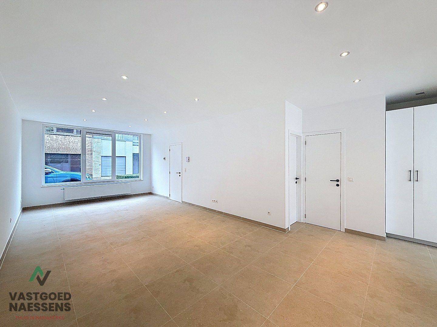 VOLLEDIG GERENOVEERDE WONING MET TUIN / 5 SLPK  foto 5