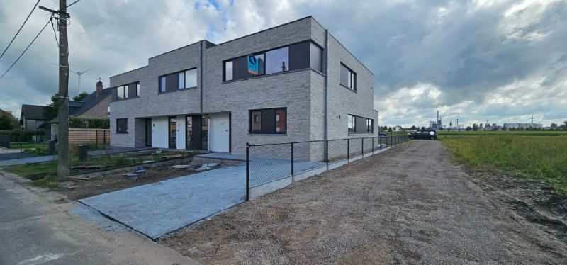 Ontdek deze moderne en ruime nieuwbouwwoning gelegen in het hart van Zelzate. foto 1