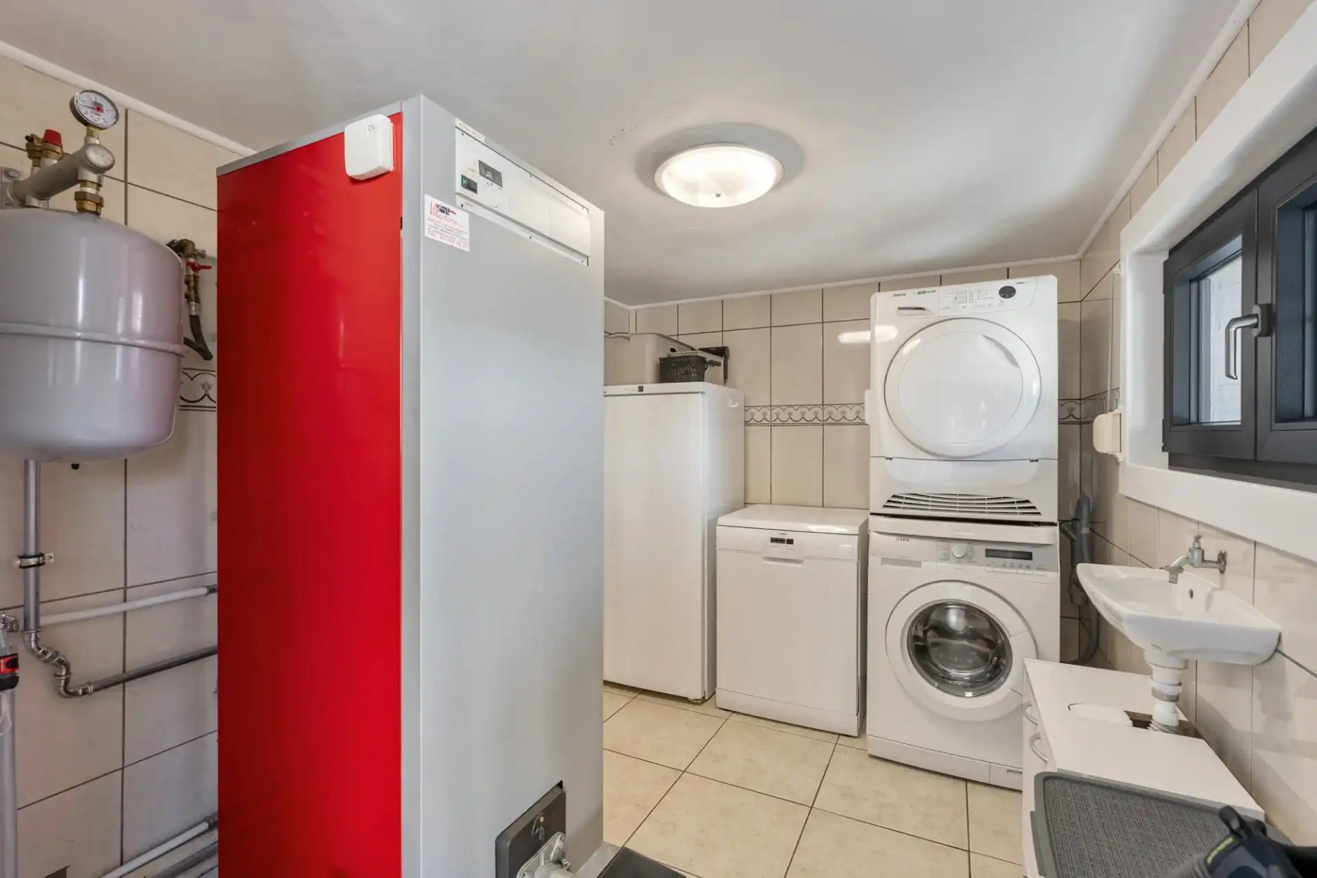Vernieuwde woning te Helchteren foto 10