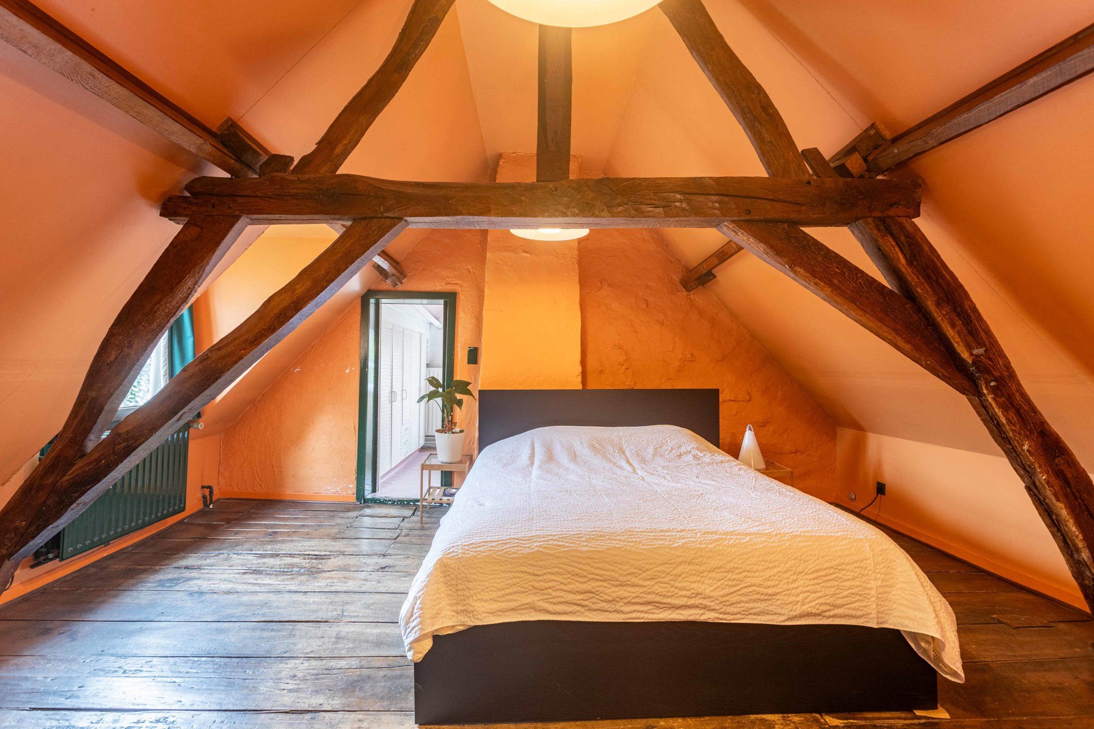 Charmante deels te renoveren alleenstaande woning  foto 23
