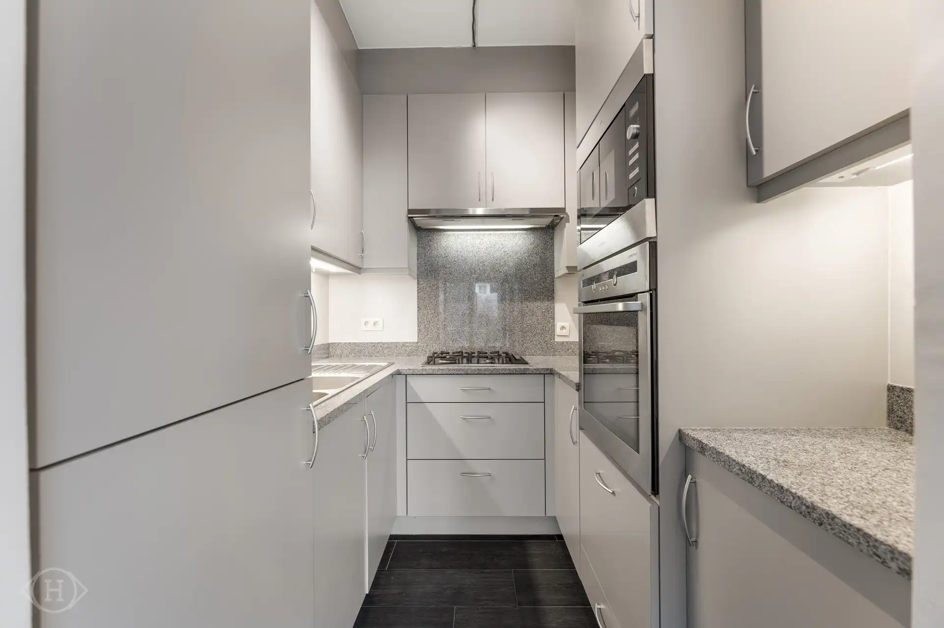 2-slaapkamerappartement met 2 terrassen op gunstige locatie foto 4