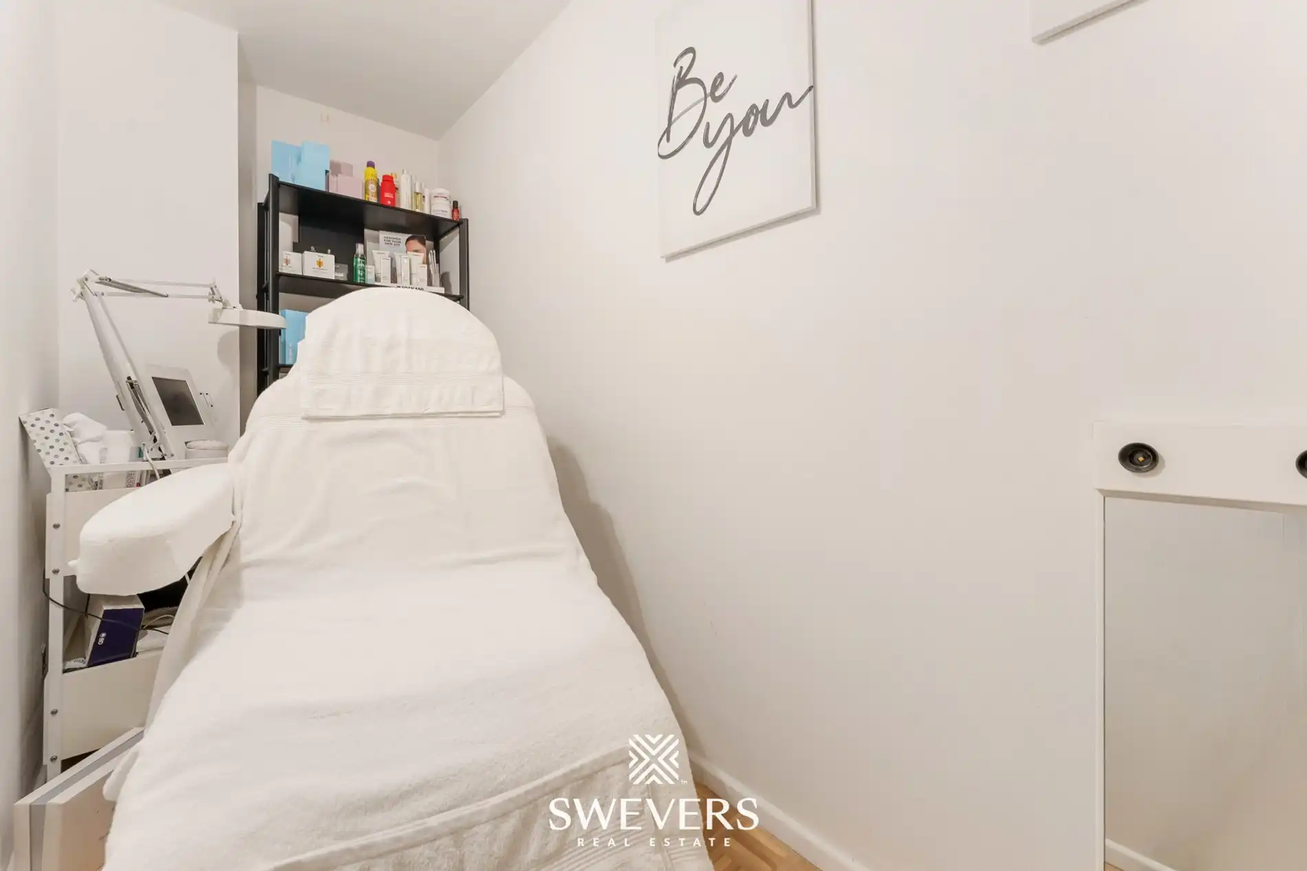 Volledig vernieuwd pareltje met terras, balkon & loods in Riemst foto 15