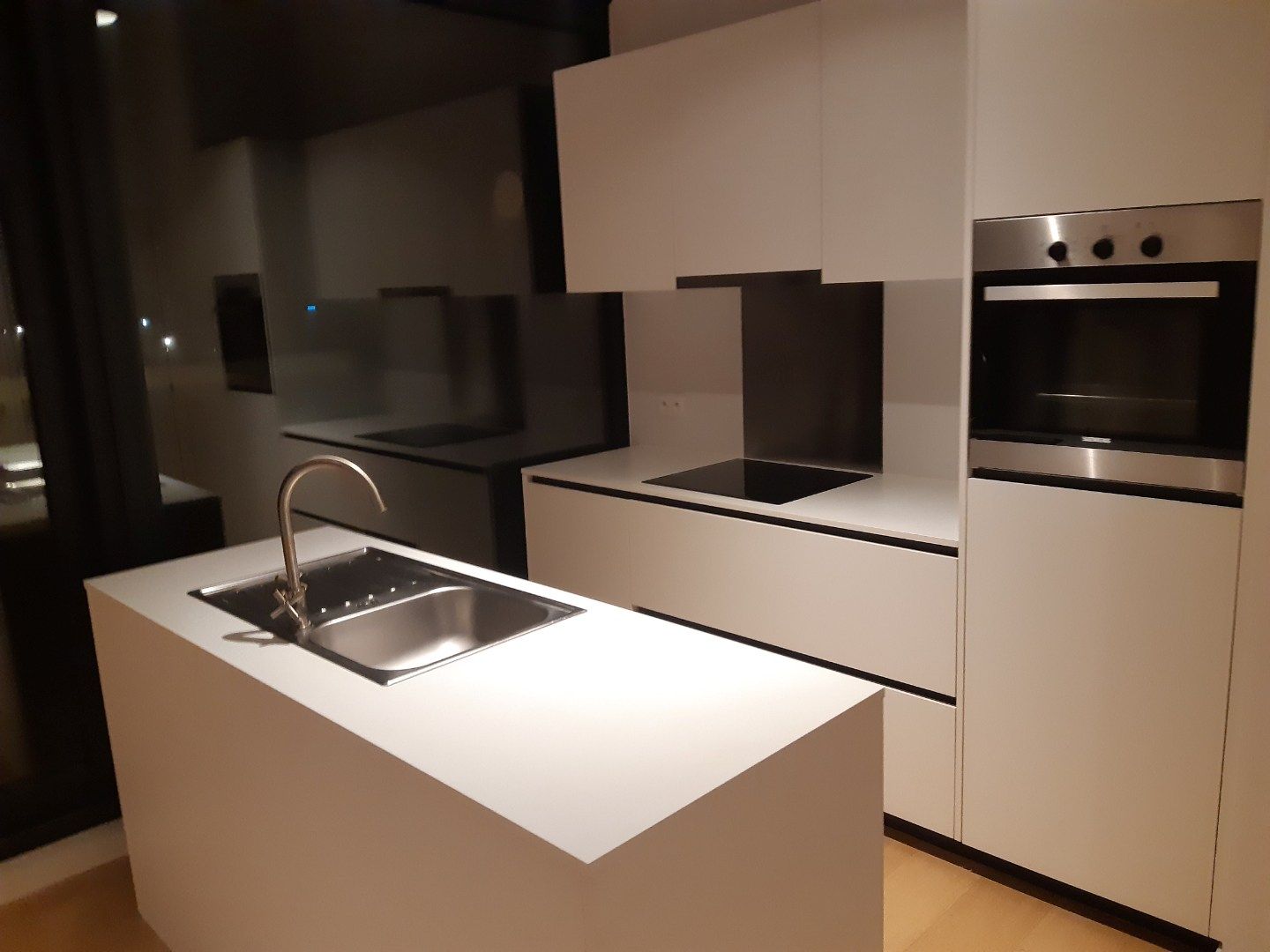 Praktisch 2 slpk-appartement met terras. foto 5