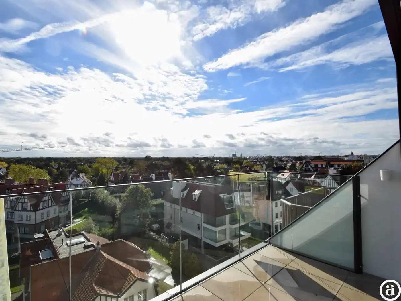 Nieuwbouwappartement gelegen in hartje het Zoute met een prachtig open zicht op de villa's. foto 4