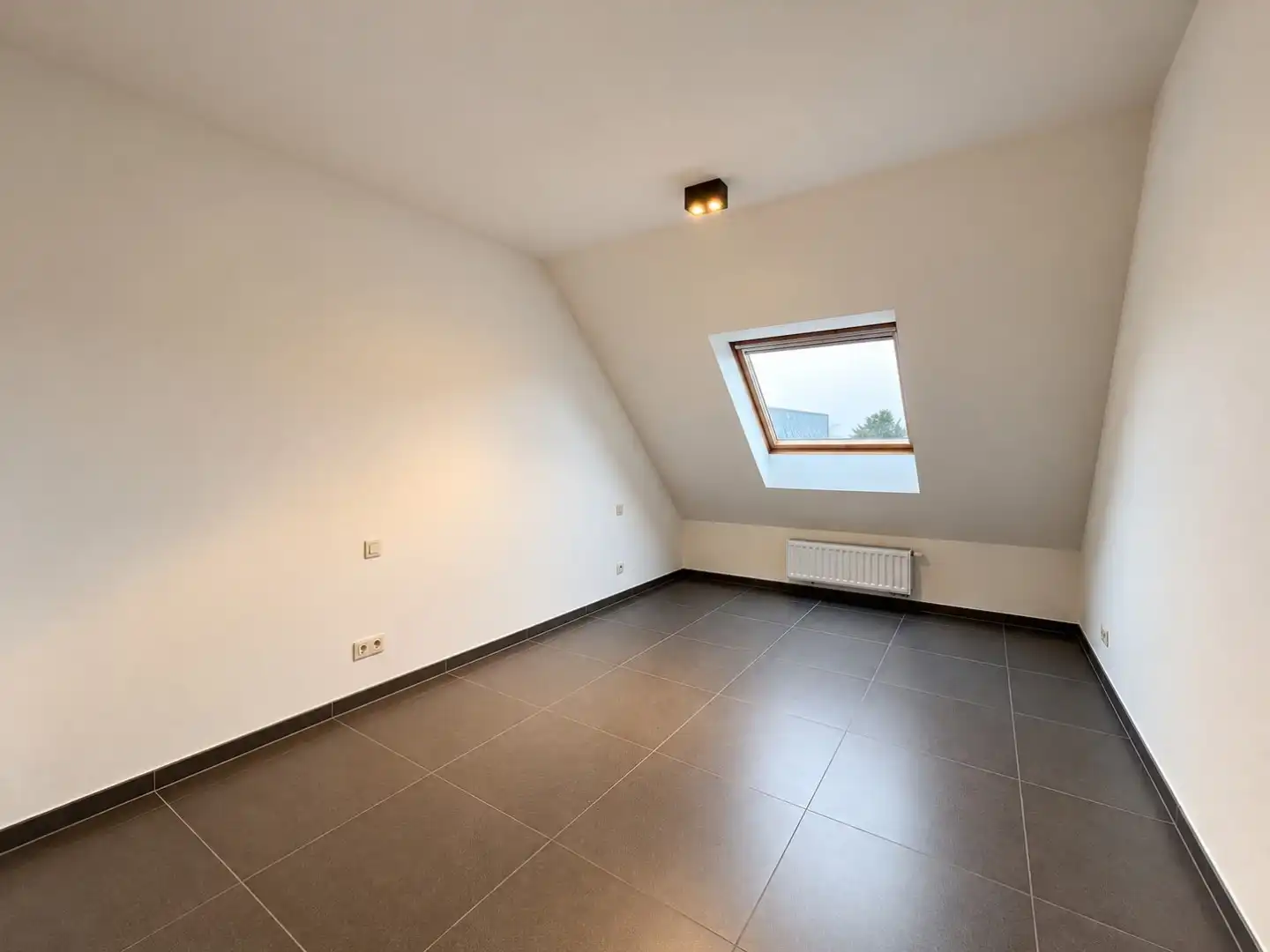 Ruim en instapklaar duplexappartement met 3 slaapkamers en garage in hartje Waarschoot foto 13