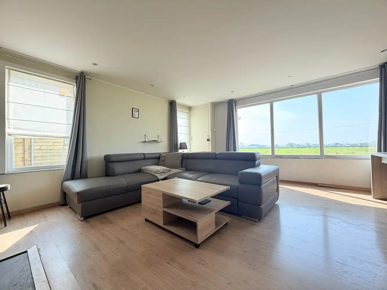 Instapklare woning met  ruime garage en landelijk uitzicht in Vladslo foto 5