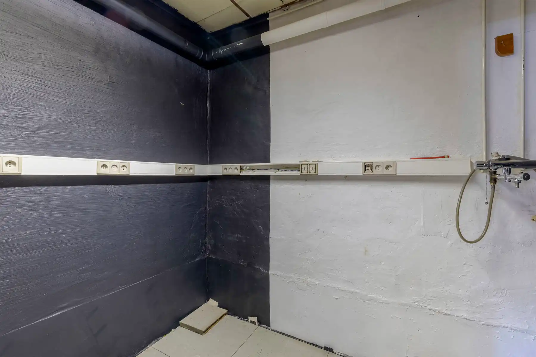 Te renoveren appartement met ruim magazijn/garage foto 7