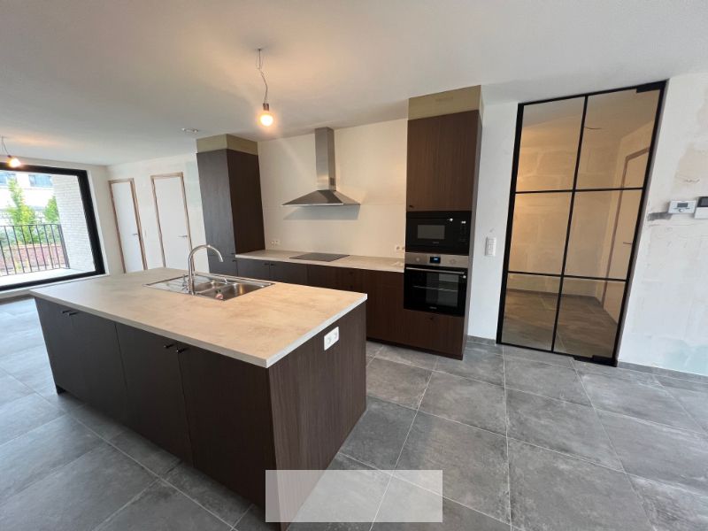 Luxueus nieuwbouwappartement met 2 slaapkamers en staanplaats in hartje Zwevegem foto 1