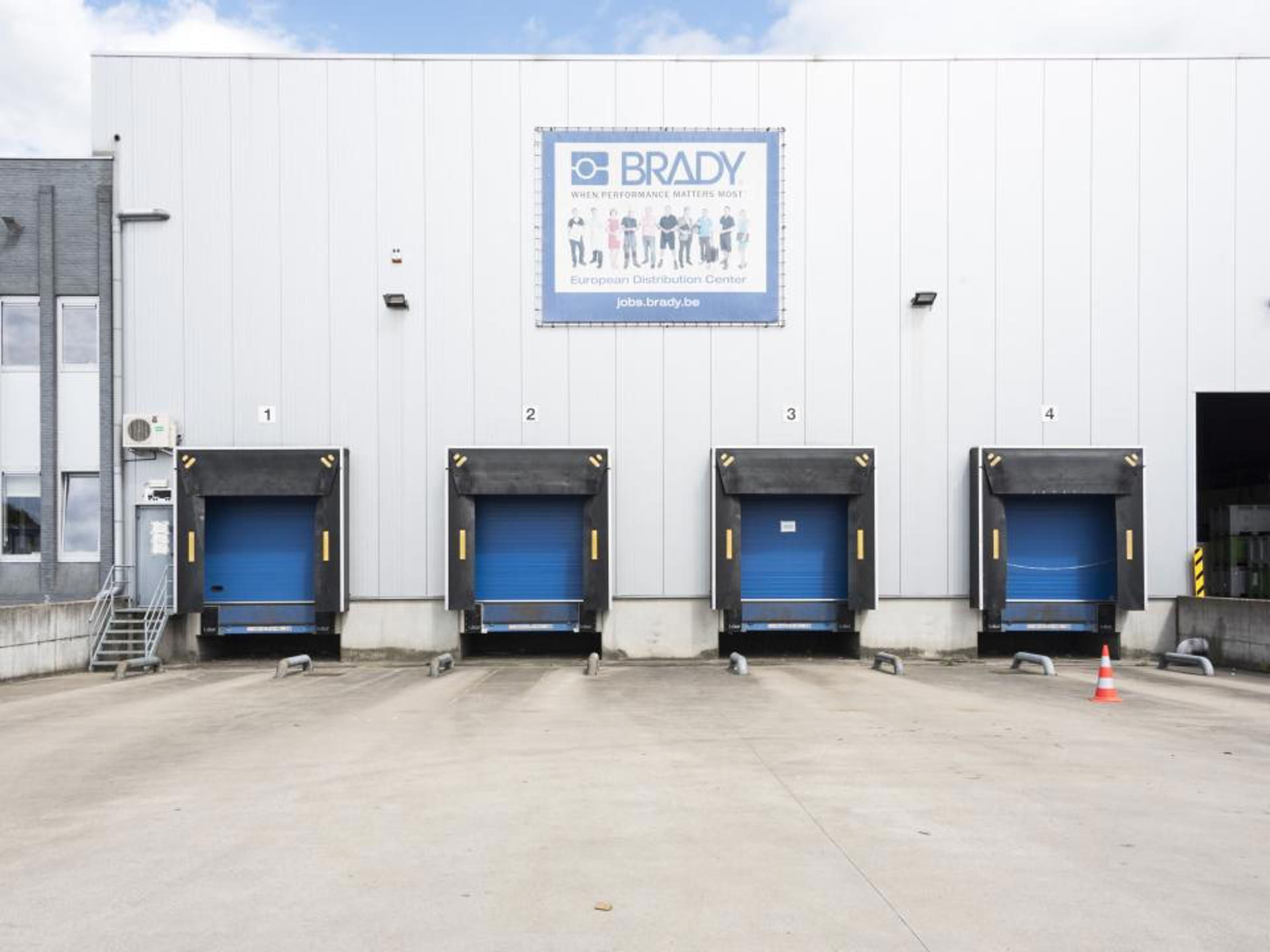 Ideaal logistiek magazijn van 7.663 m² met 1.151 m² kantoren in Zele foto 3