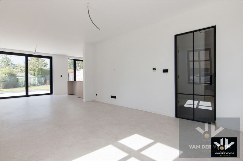 Totaal en hoogwaardig afgewerkte, moderne pastoriestijl nieuwbouwwoning op een steenworp van het natuurgebied 'Dautenweyers' te Diepenbeek foto 10