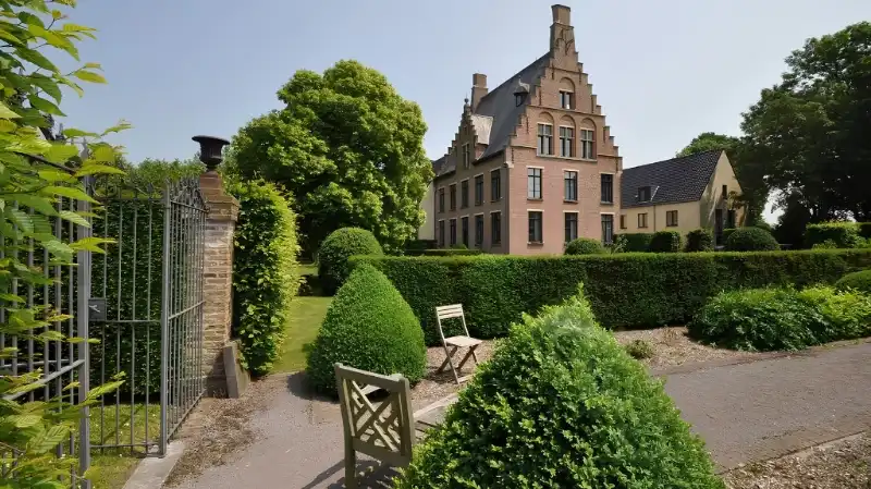 Instapklare Serviceflat te koop in residentie Ter Walle in Brugge foto {{pictureIndex}}