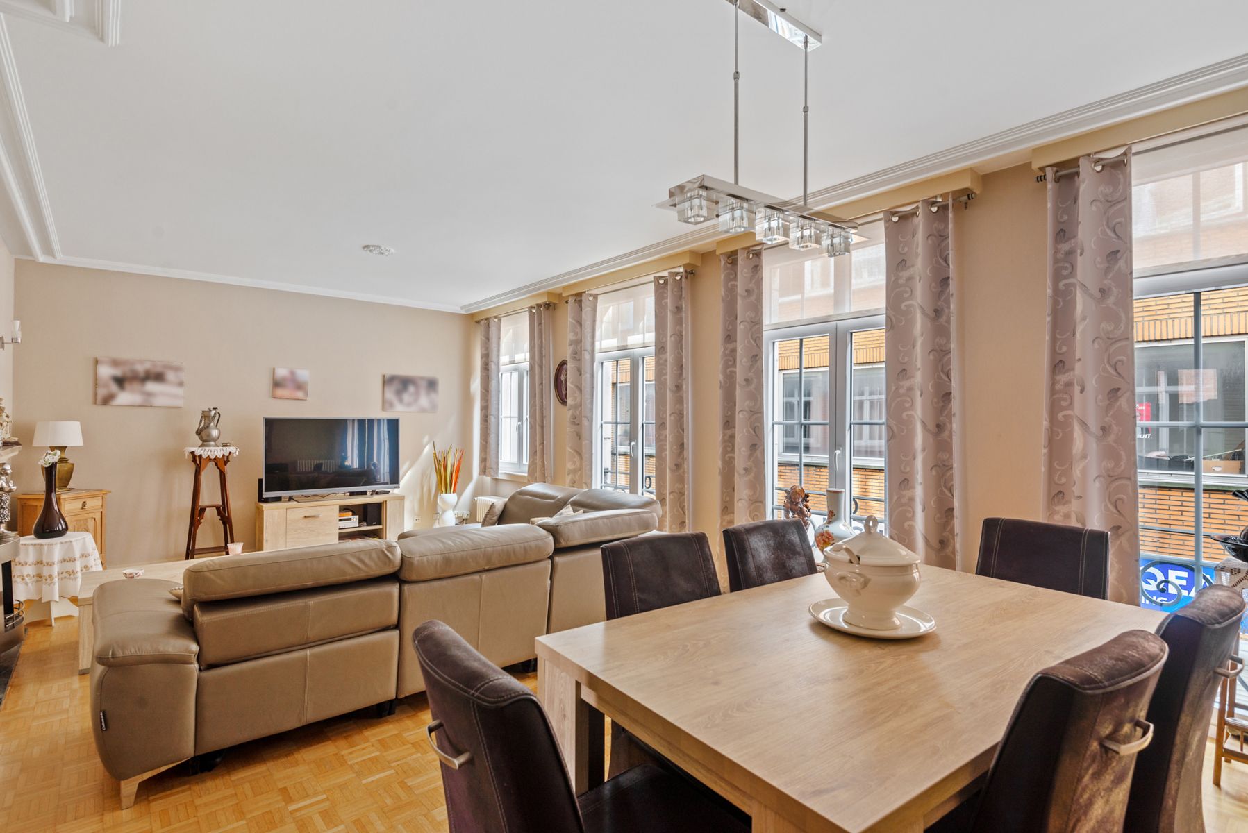Authentiek appartement met 3 kamers  foto 2