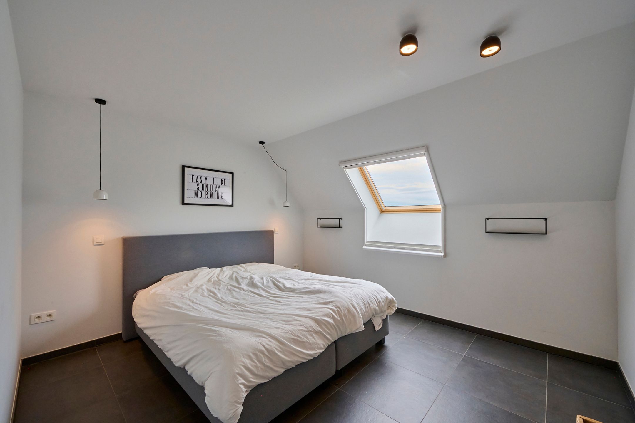 ZEER RUIM EN HOOGWAARDIG AFGWERKT APPARTEMENT IN HET CENTRUM foto 9