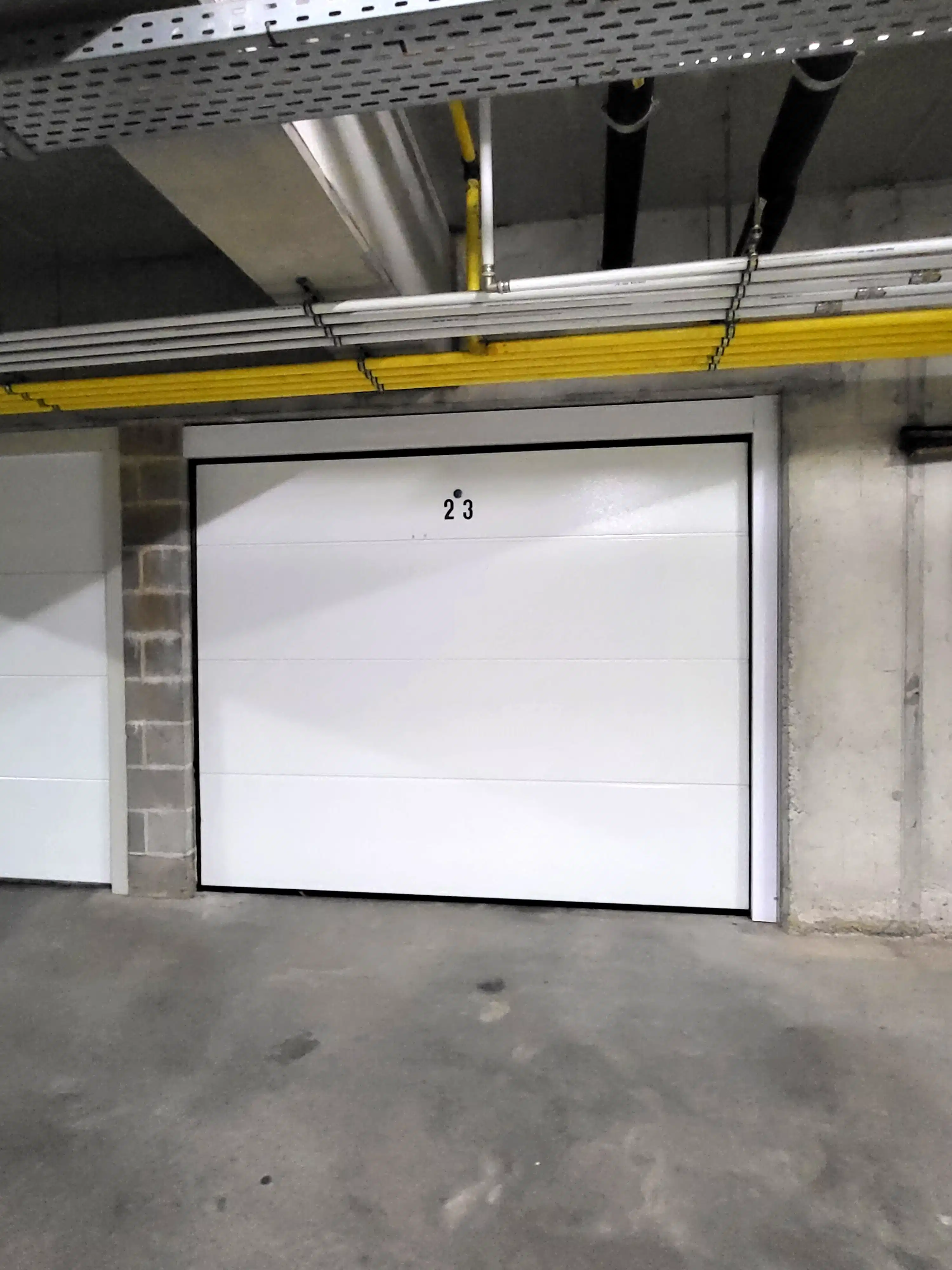 Dit aangename gelijkvloers appartement van bouwjaar 2010 is rustig gelegen in het dorp en biedt comfortabel wonen zonder gemeenschappelijke kosten.  foto 23