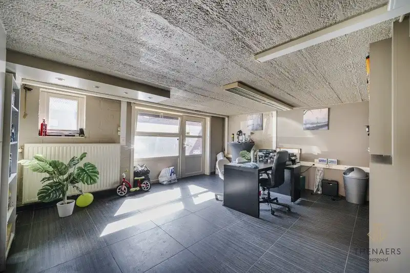 Ruime woning met tal van mogelijkheden op een strategische locatie in Sint-Truiden. foto 31