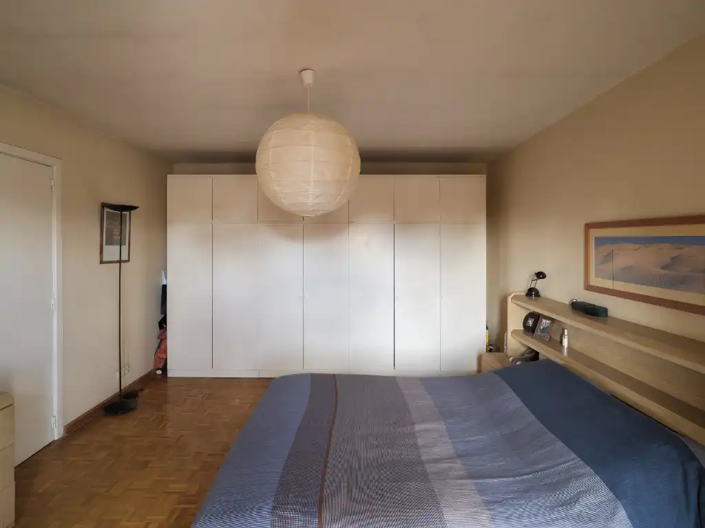 Ruim en stijlvol duplexappartement (bew. opp. ±154 m²) met 3 slaapkamers, gelegen in de standingvolle residentie ‘Versailles’, op slechts 10 minuten van het centrum van Gent. foto 13