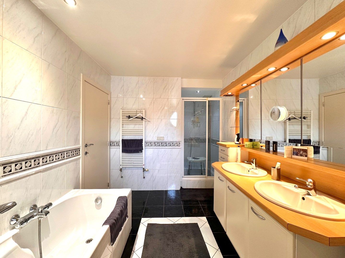 Zeer ruime, moderne gezinswoning op toplocatie in Tongeren foto 25