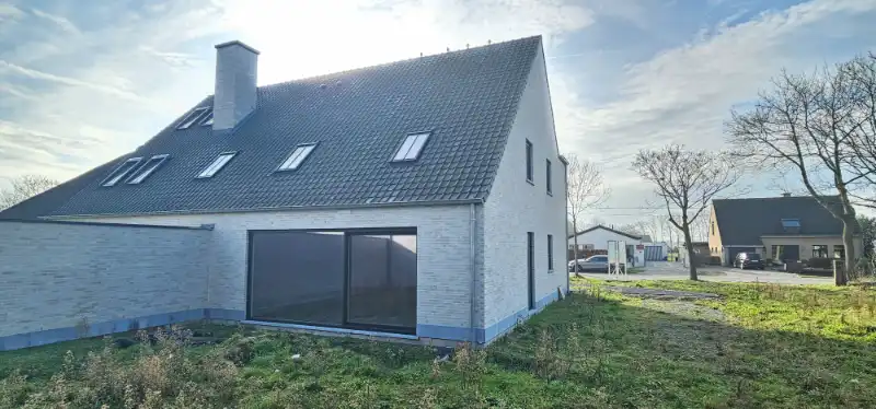Nieuwbouw halfopen woning met klein magazijn foto 5
