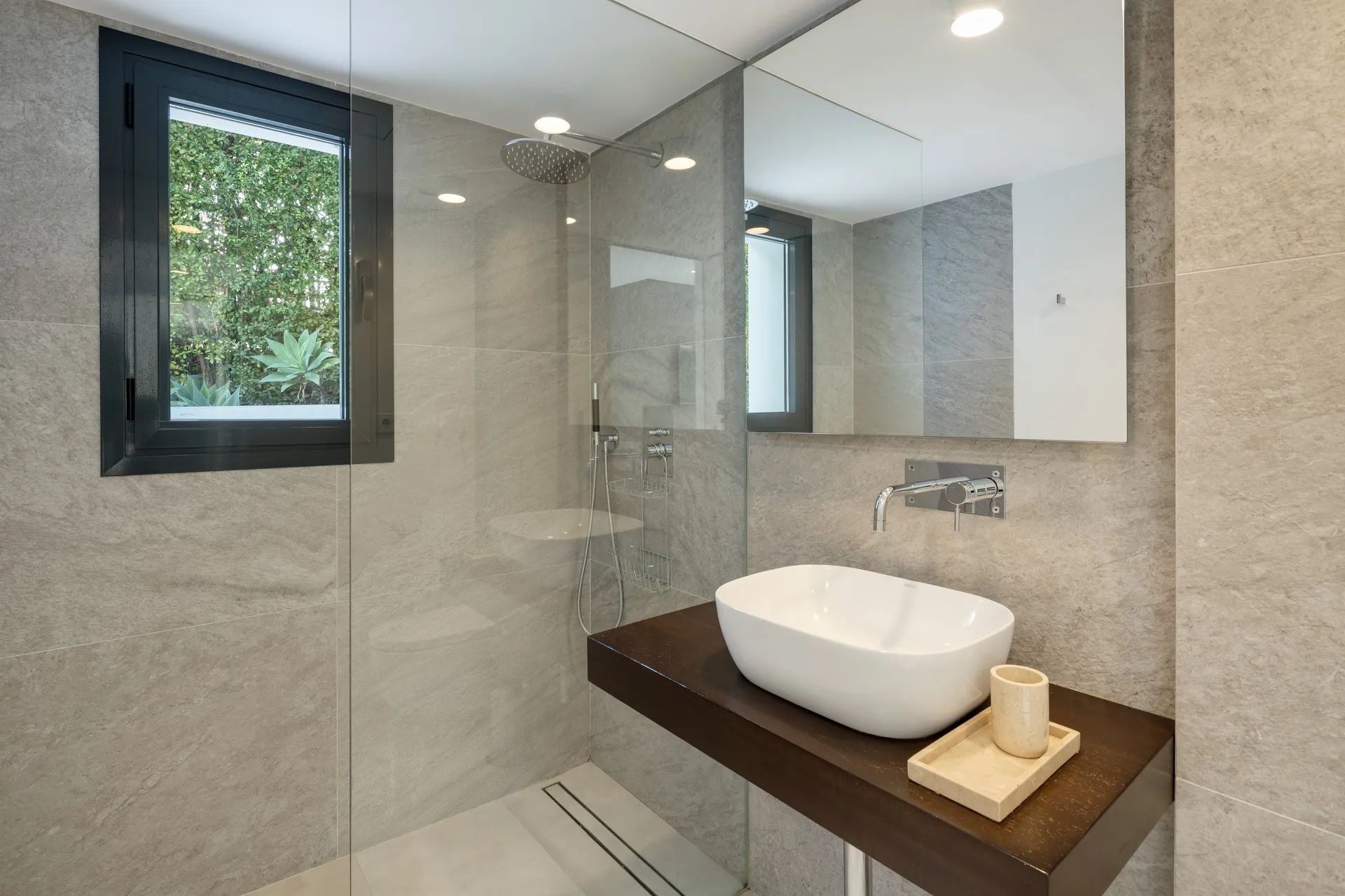 Moderne luxe aan de golfbaan – villa met adembenemend uitzicht in het hart van Nueva Andalucía foto 12