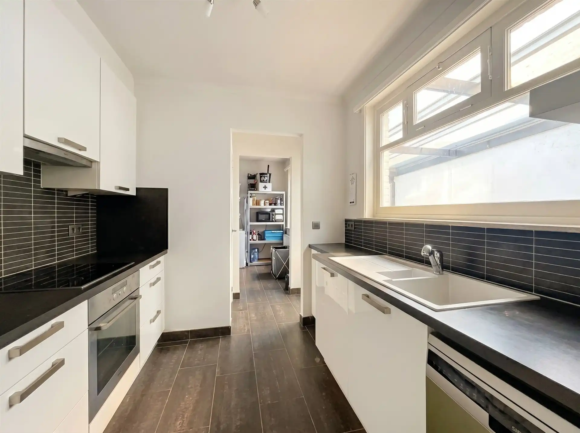 Instapklare woning met halfopen karakter en 4 slaapkamers nabij centrum Sint-Niklaas! foto 7