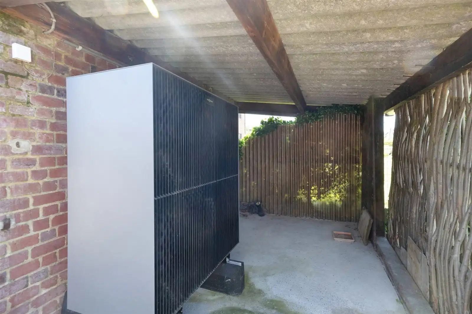 Alleenstaande lwoning met bijgebouw, garage en tuin op 6are23 foto 23