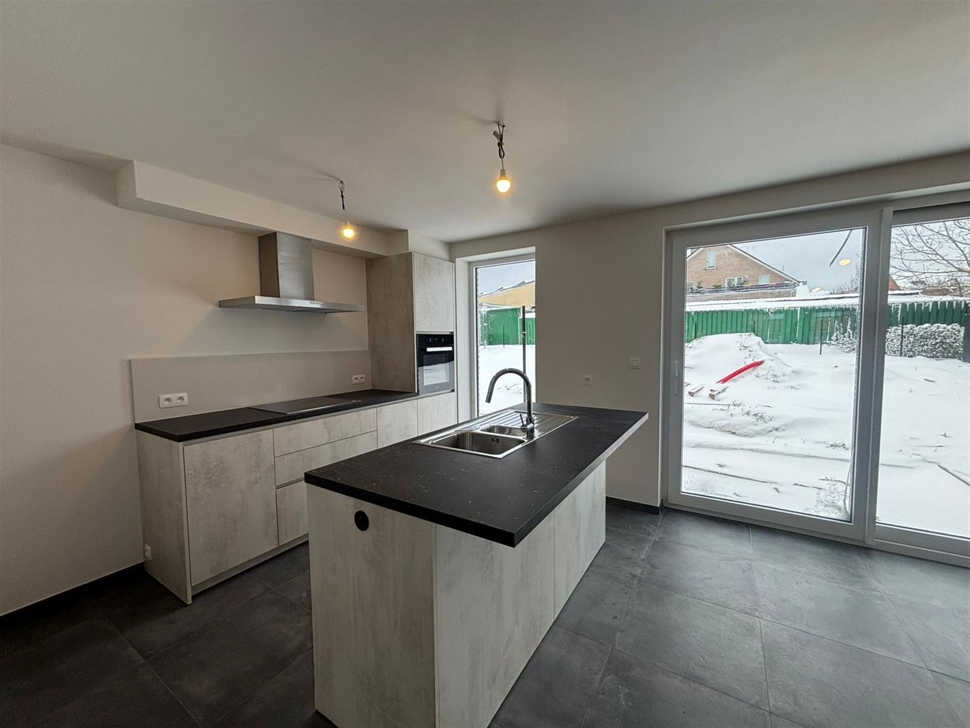 Rustiggelegen, hoogwaardig afgewerkte nieuwbouwwoning nabij het centrum! foto 7