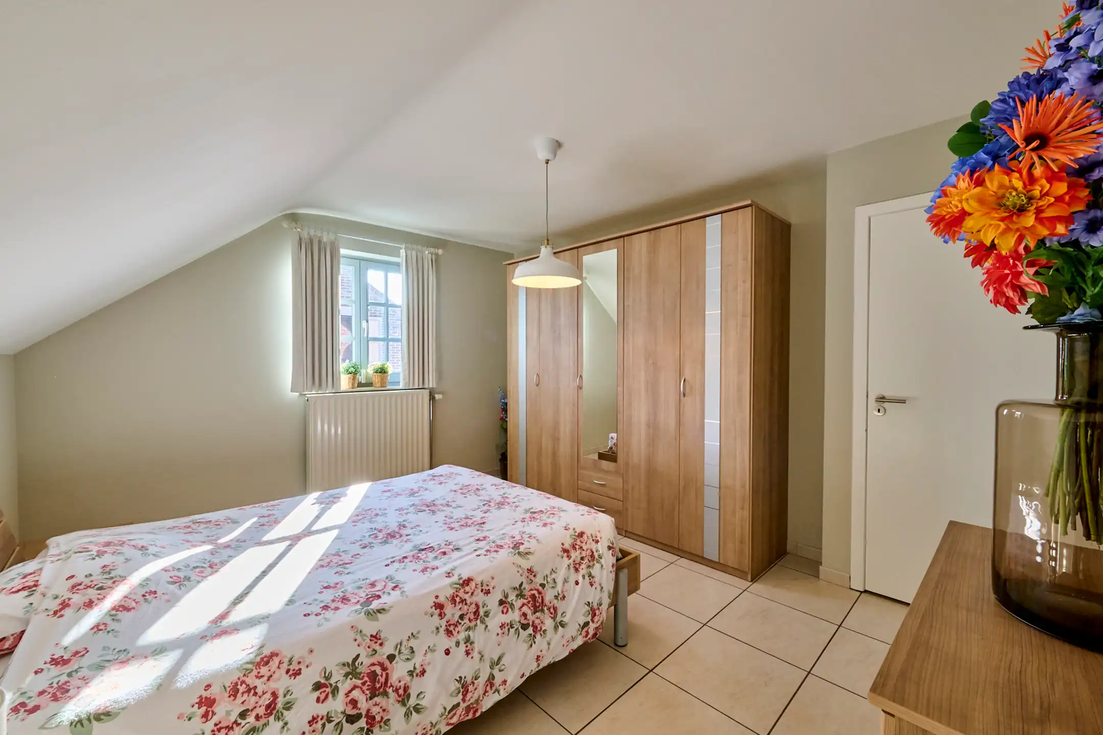 ZEER RUIME INSTAPKLARE WONING MET HOOGWAARDIGE AFWERKING foto 16