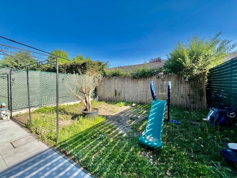RECENTE WONING MET TUIN EN AUTOSTAANPLAATS foto 14