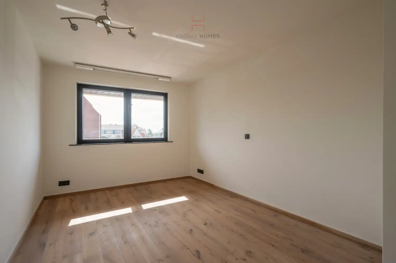 Gerenoveerd 3-kamerappartement met Zuidgericht terras vlakbij het Albertstrand foto 18