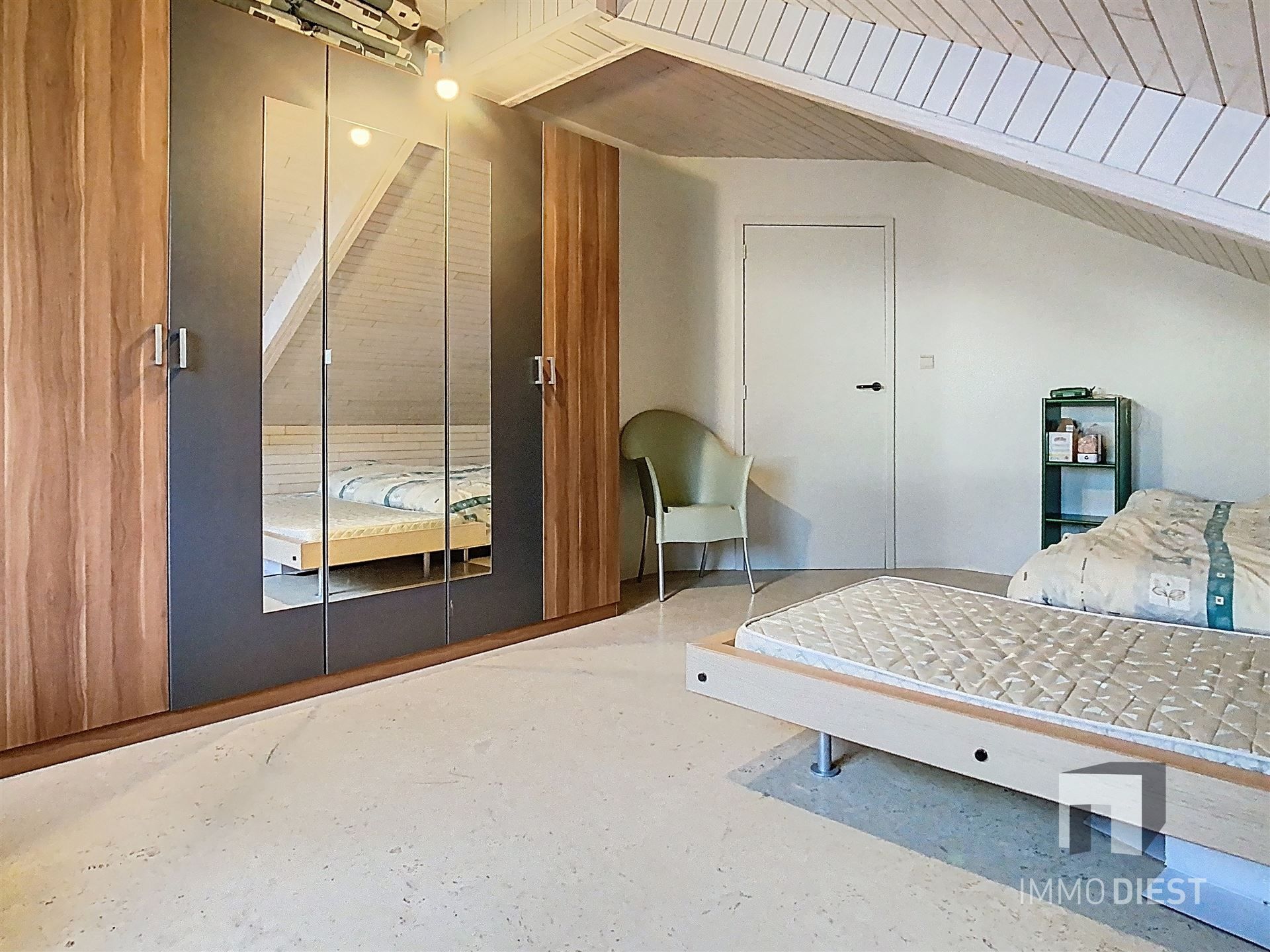 Ruime woning met 4 slaapkamers foto 19