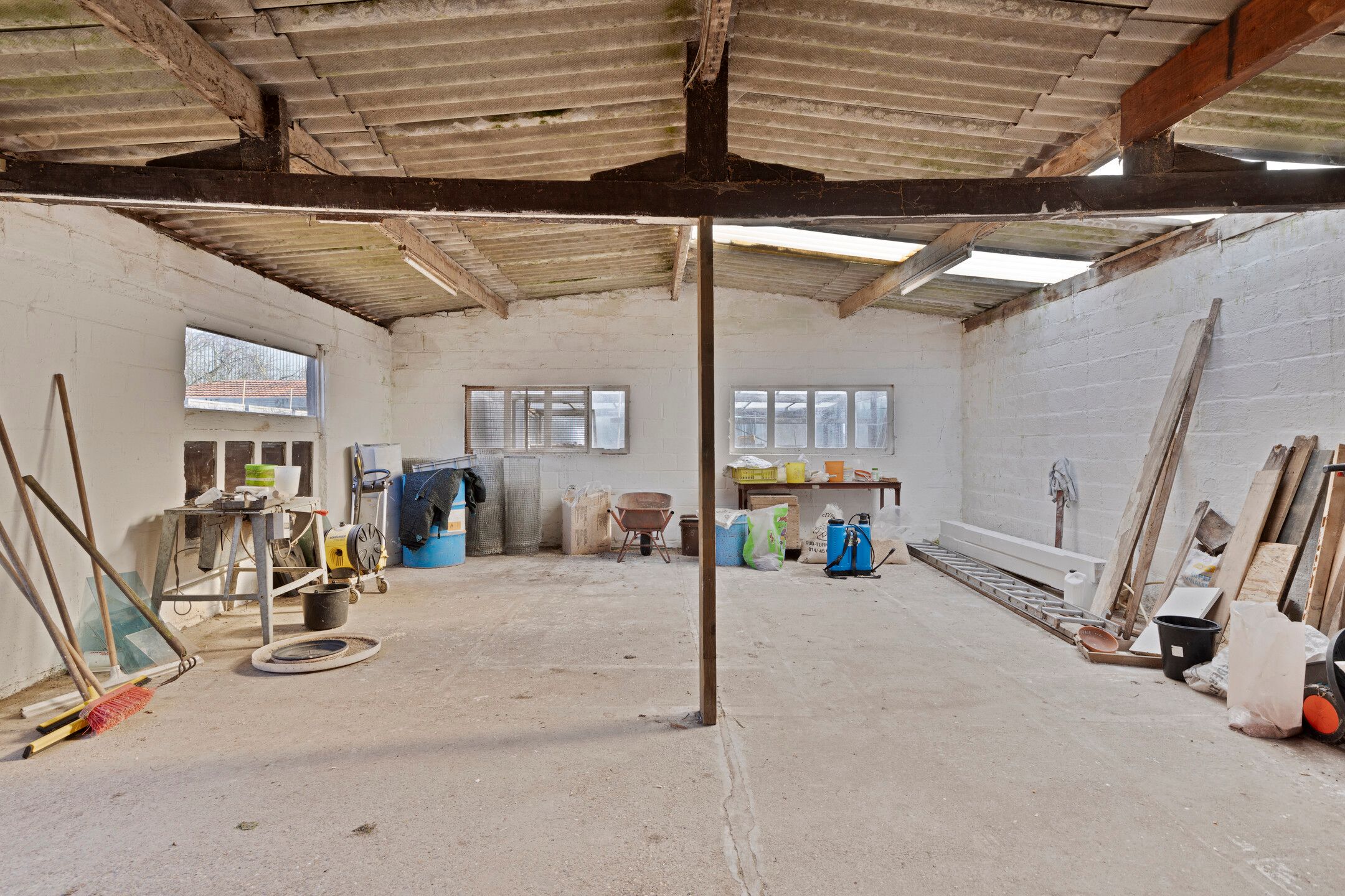 Te renoveren woning met grote garage/werkplaats op 941m² foto 28