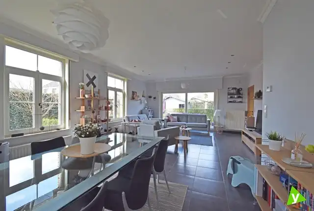 Ruime gezinswoning gelegen met tuin net buiten het centrum van Eeklo! foto 4
