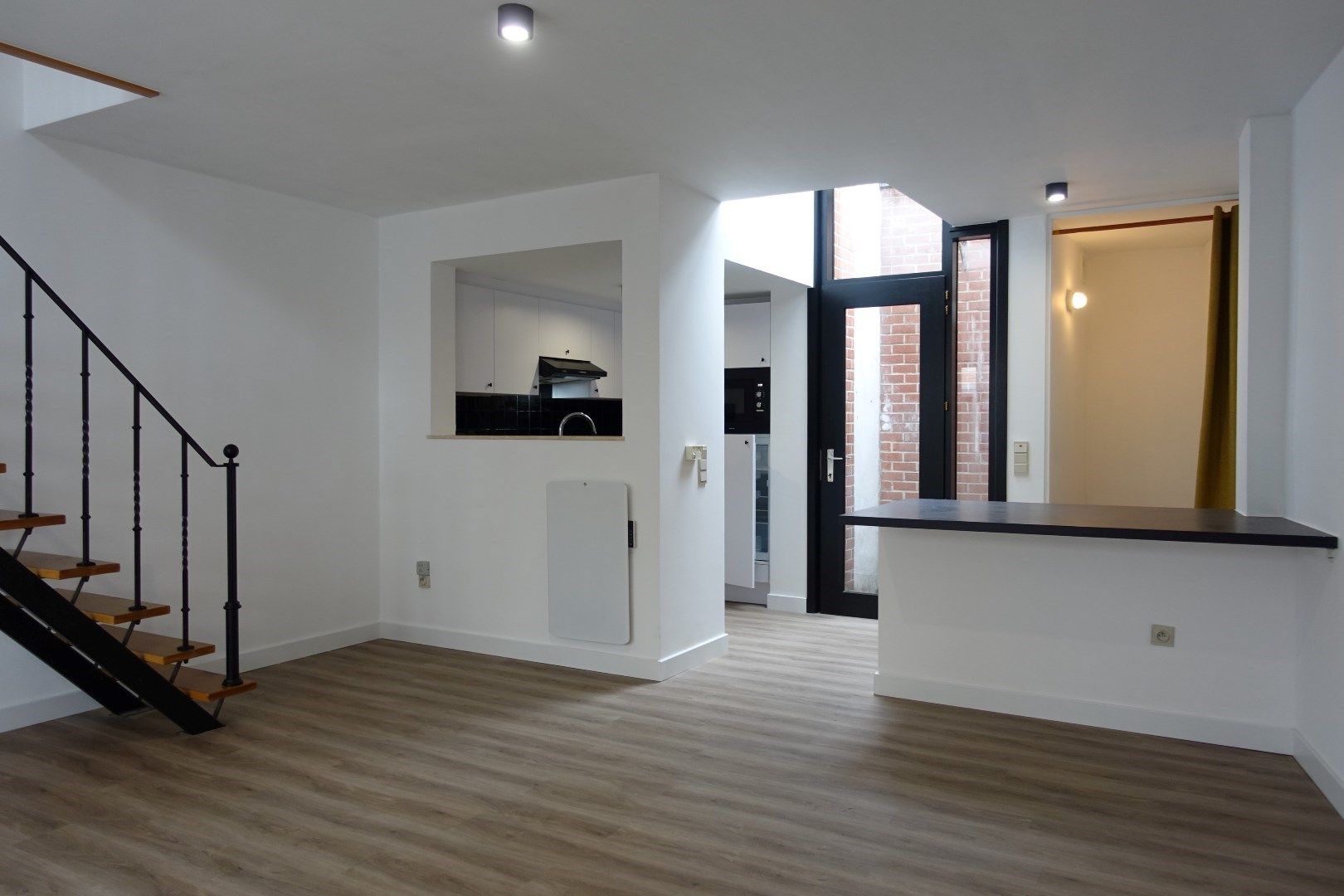 Gezellige vernieuwde instapklare rijwoning gelegen op een rustige locatie te Stalhille foto 2