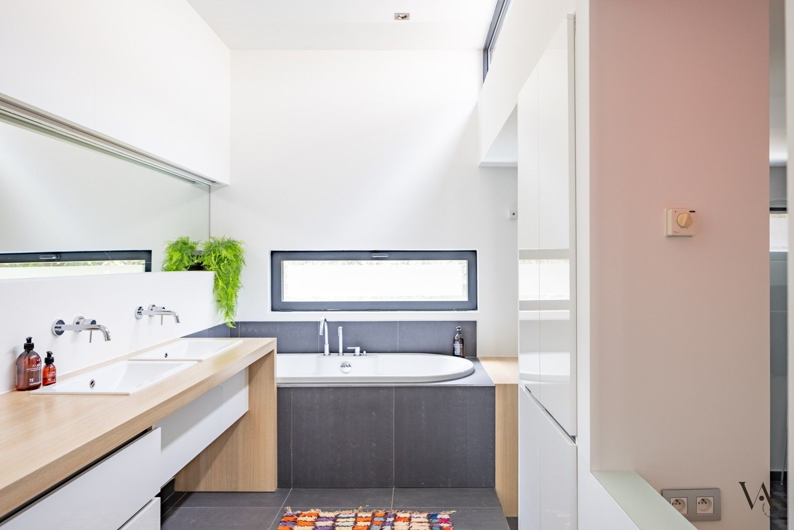 Exclusieve gerenoveerde burgerwoning met overvloedige lichtinval en uniek stadstuintje foto 11