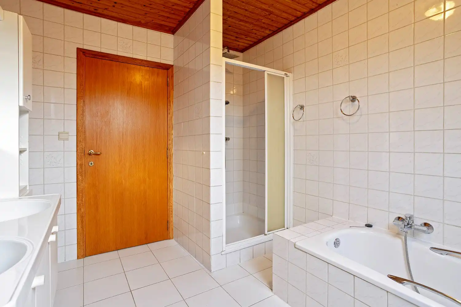 Ruime halfopen gezinswoning met 4 slaapkamers, garage en tuin gelegen in een residentiële straat te Drongen foto 18