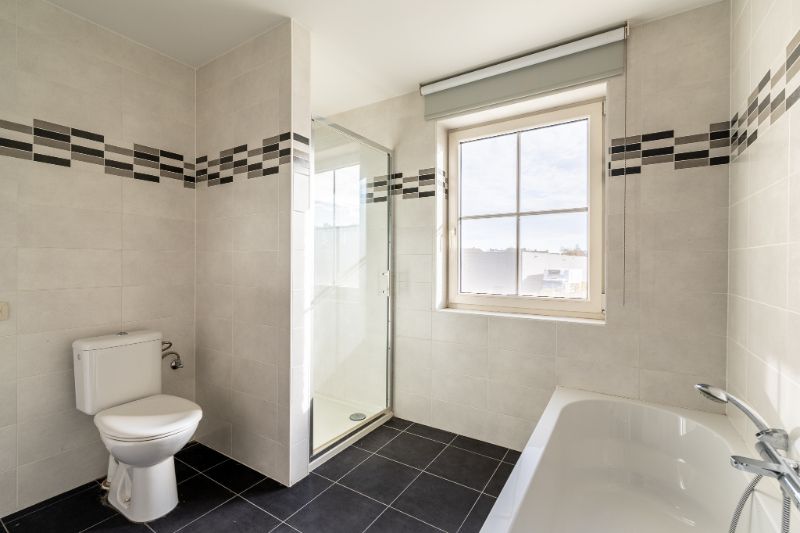 Halfopen woning met 4 slaapkamers en tuin nabij station Ingelmunster foto 13