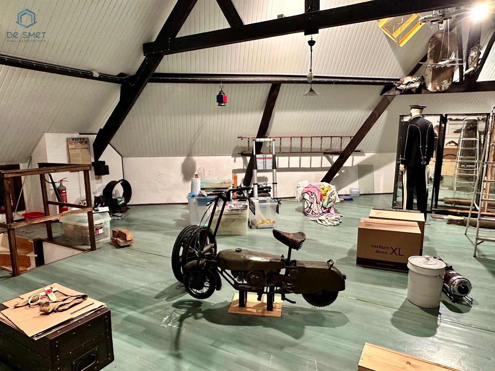 RUIME HALFOPEN BEBOUWING MET GARAGE EN TUIN foto 12