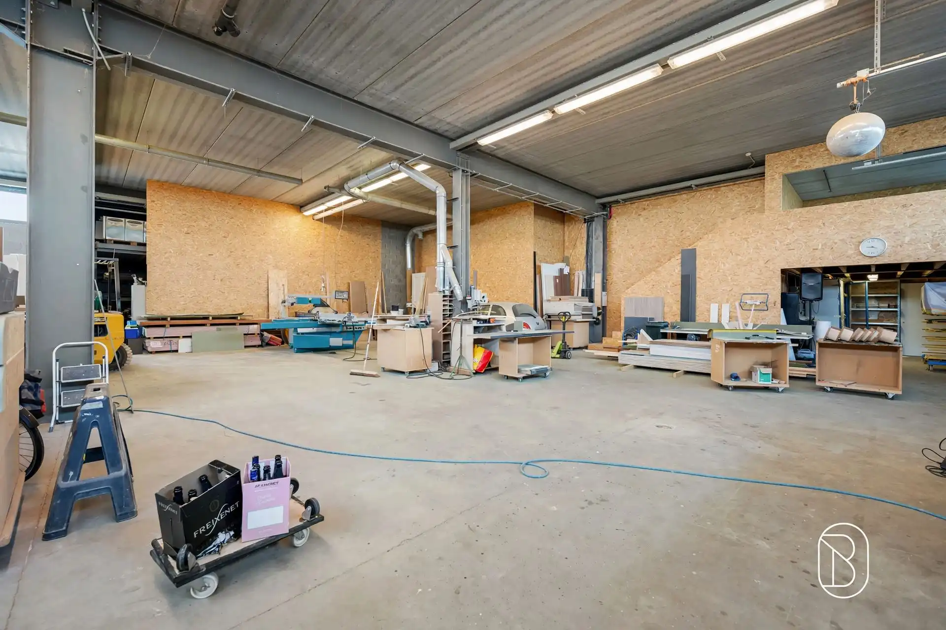 Loods met bureaus in Oudenaarde  foto {{pictureIndex}}