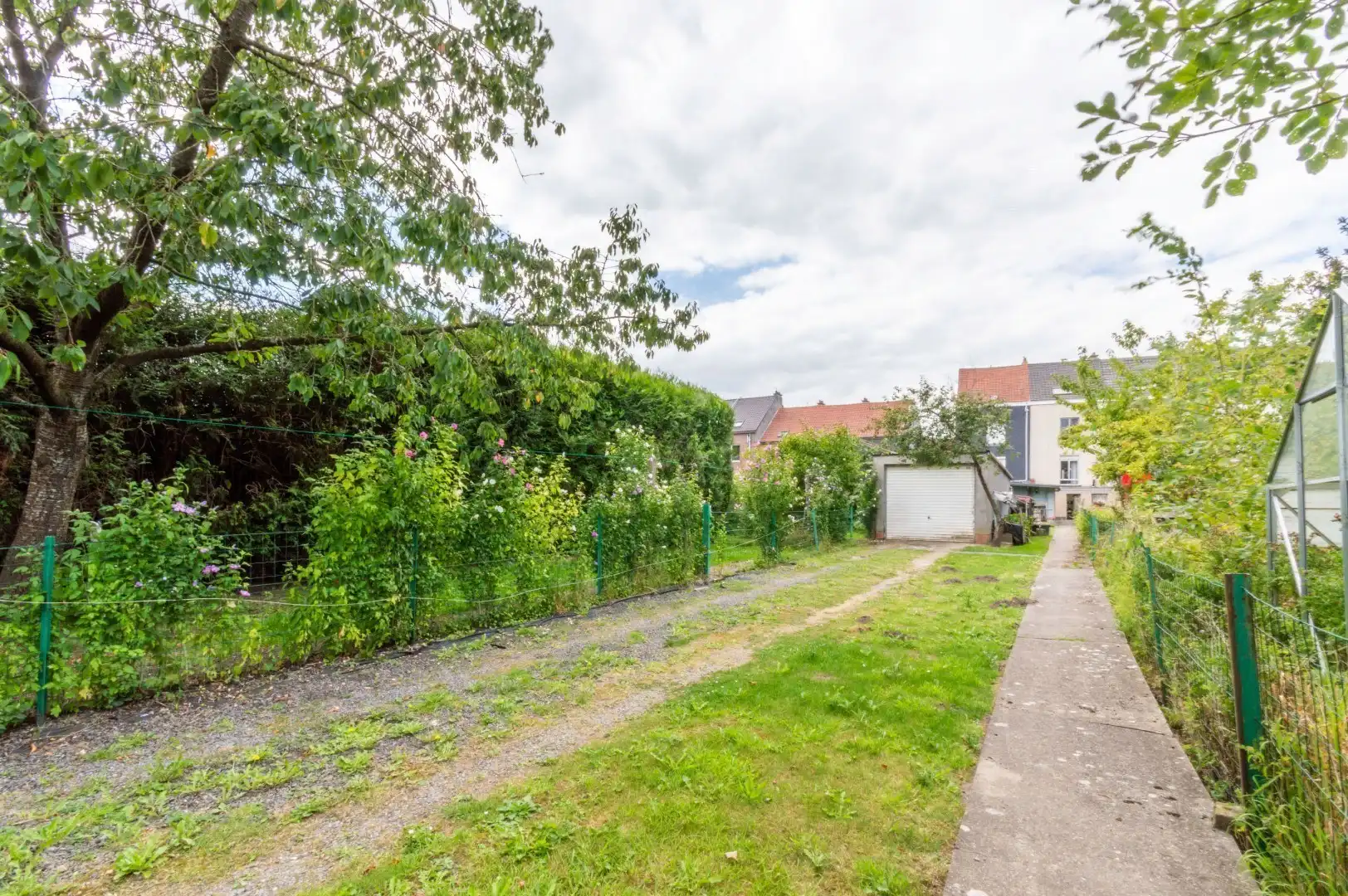 TE MODERNISEREN WONING MET 3 SLAAPKAMERS + TUIN! foto 4