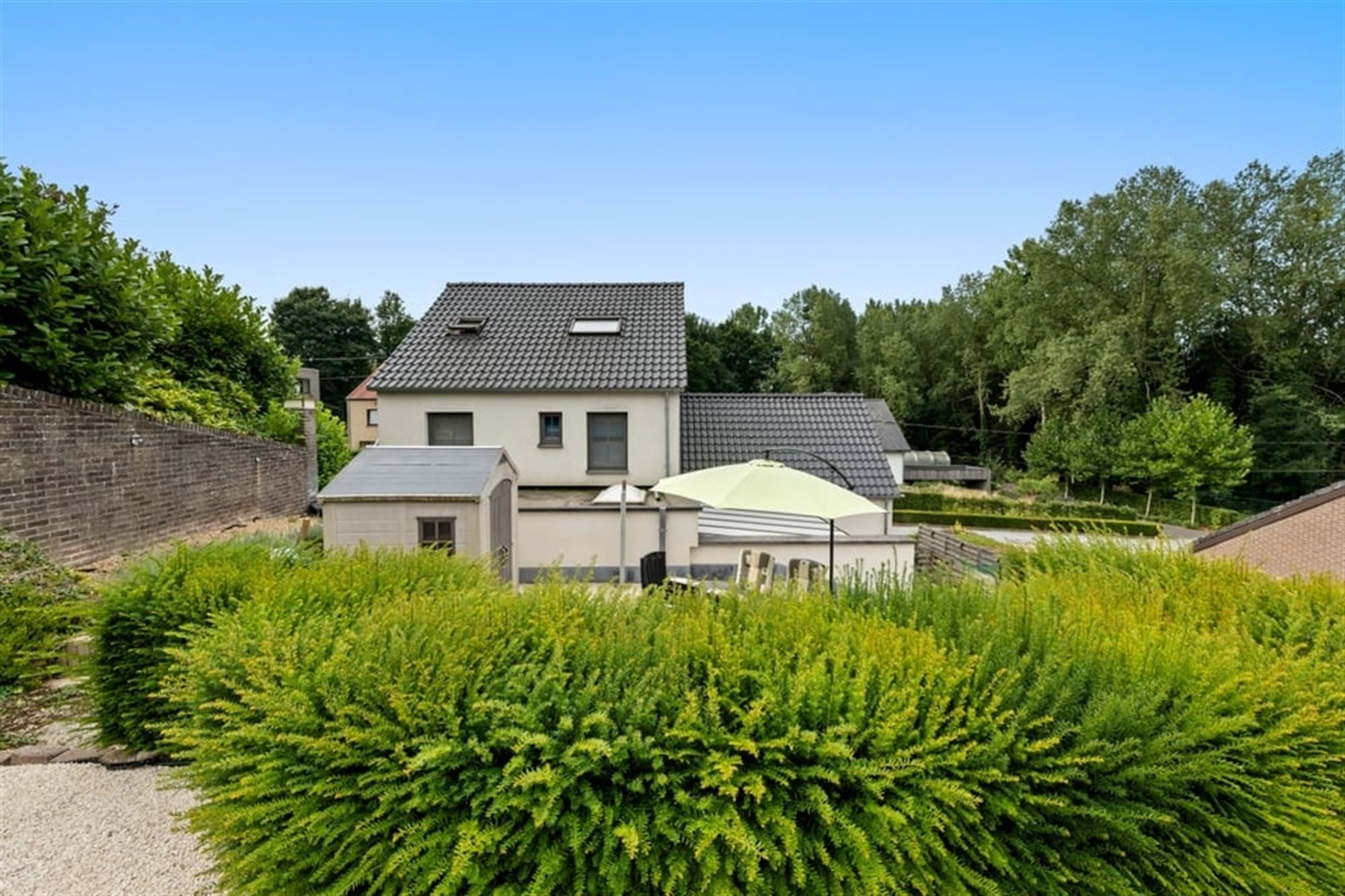 RUIME, INSTAPKLARE OPEN BEBOUWING MET PRACHTIGE TERRASSEN OP EEN RUSTIGE LOCATIE foto 28