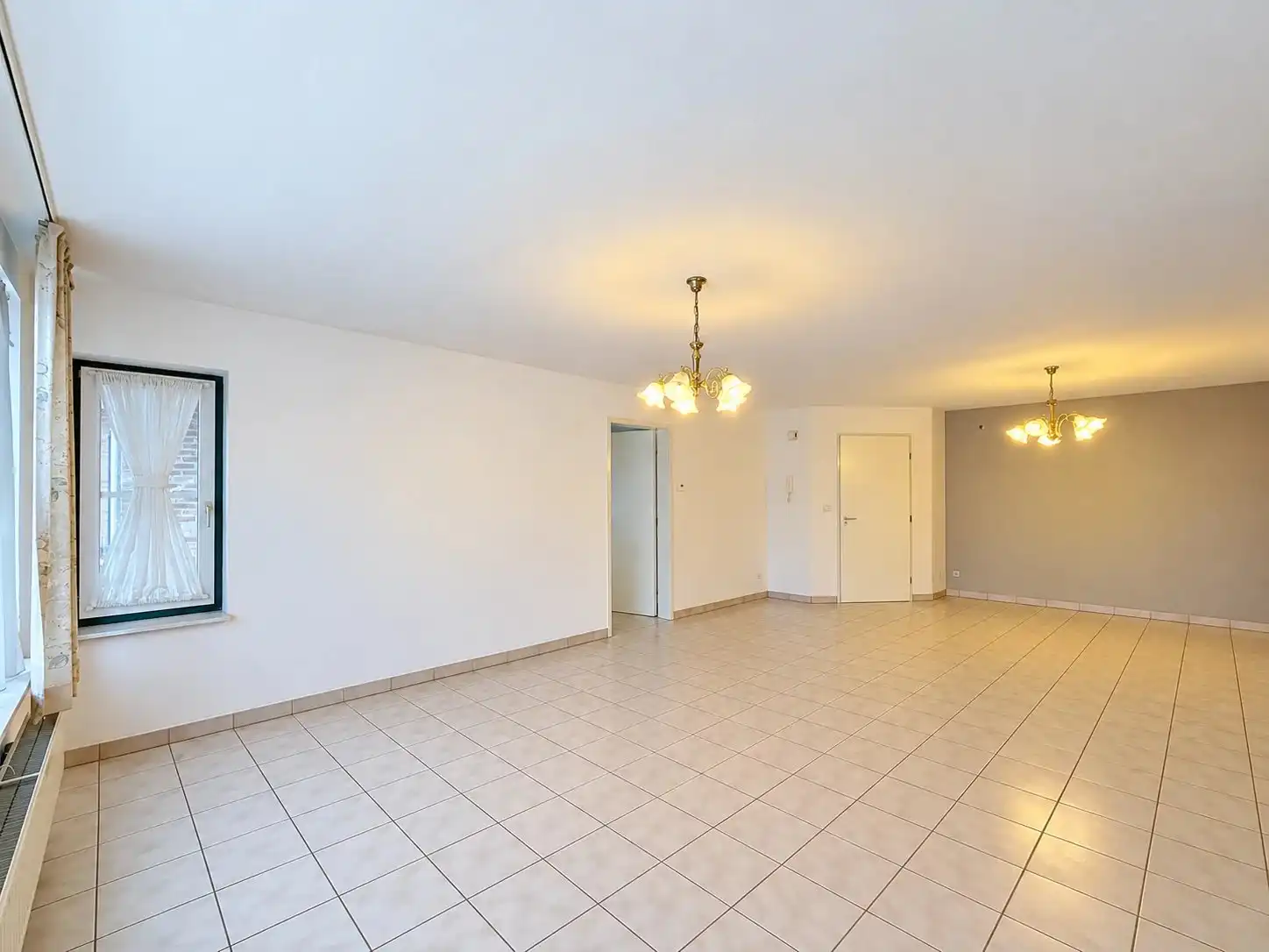 Ruim appartement met 2 slaapkamers, 2 staanplaatsen en 3 kelders foto 8