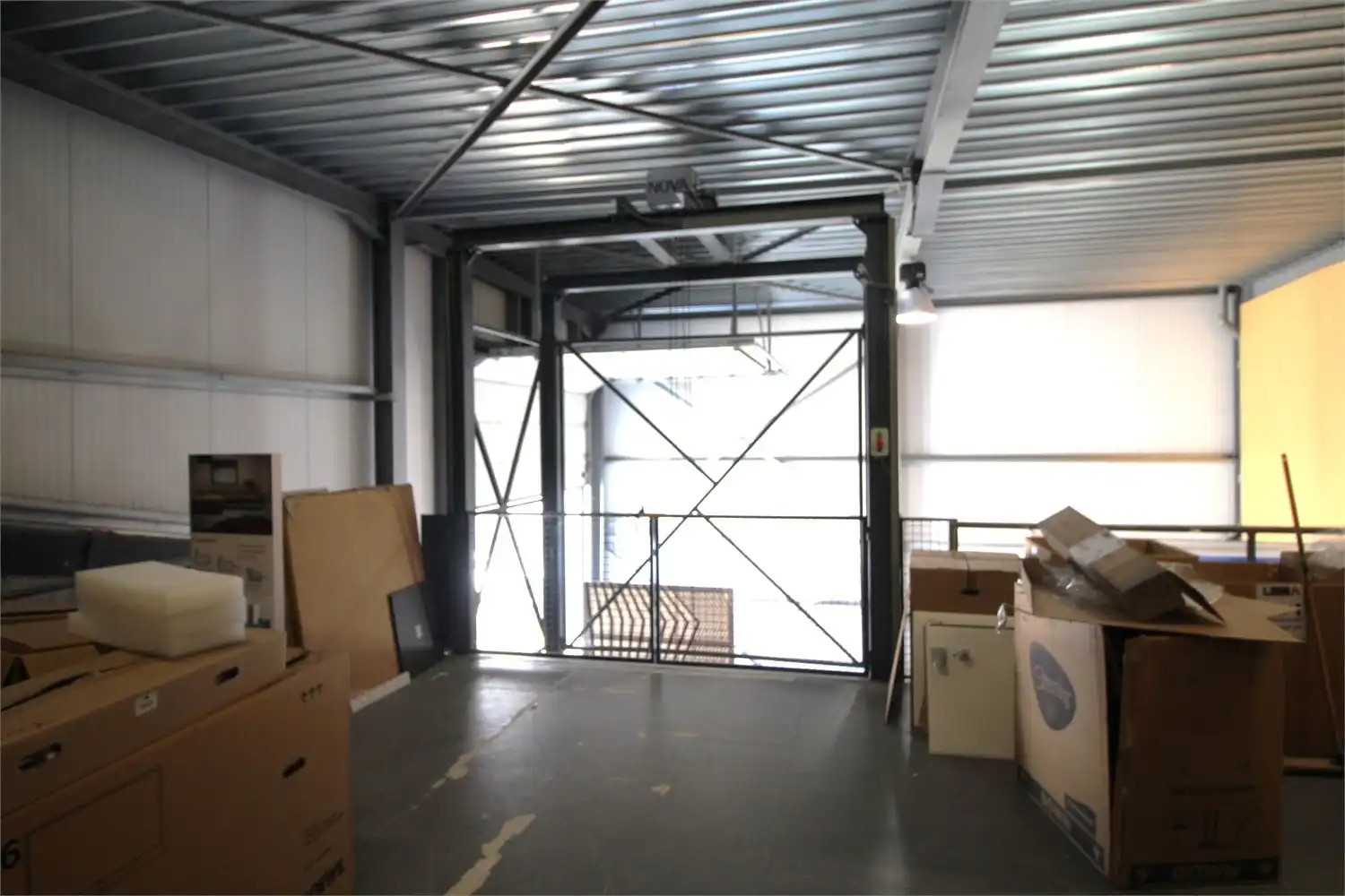 ruime en lichtrijke showroom op zicht-locatie, shop in shop principe, oppervlakte vanaf 280m² foto 12