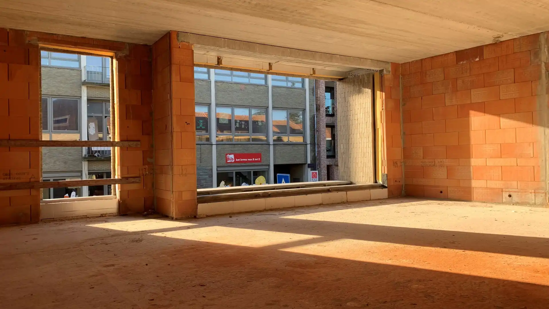 Uniek gebouw met 2 nieuwbouw stapelwoningen op een centrale ligging in Desselgem met telkens een eigen parkeerplaats ideaal als kangoeroewoning, investeringsgoed of een plek om te wonen en te ondernemen foto 8