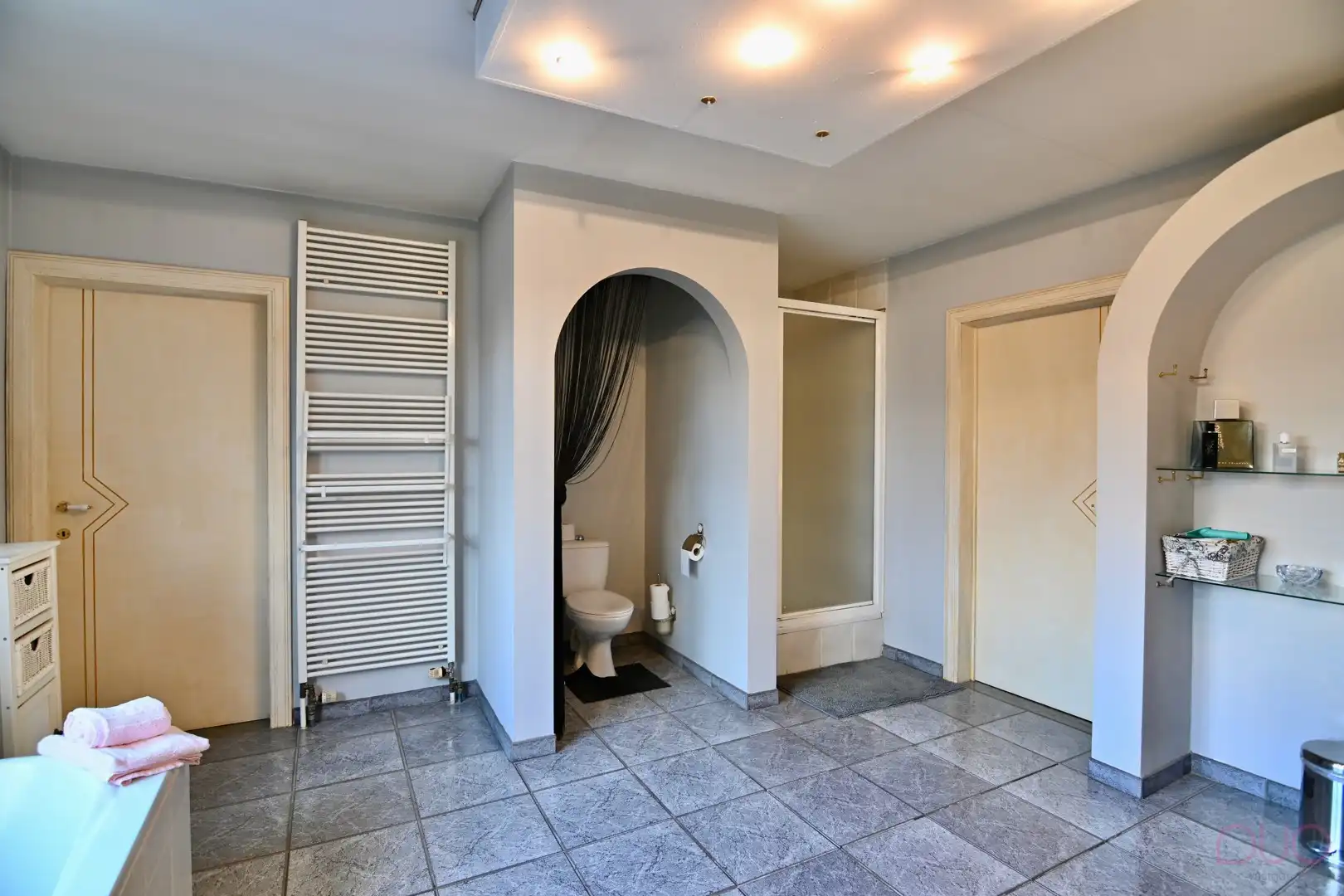 Groot handelspand met aparte ingang, bovenliggende woning en inpandige garage foto 28