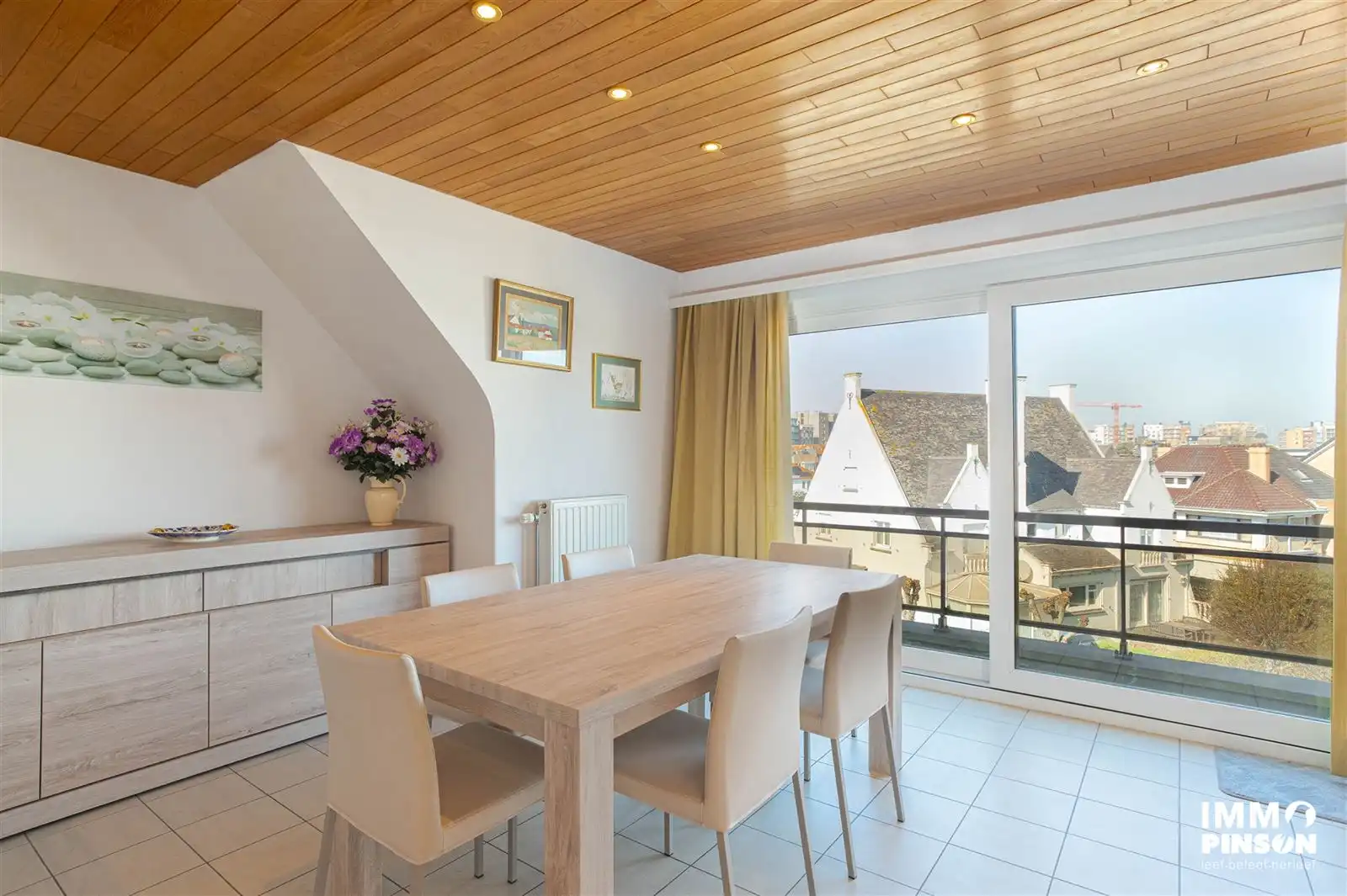 Ruim duplex appartement met berging en garage foto {{pictureIndex}}