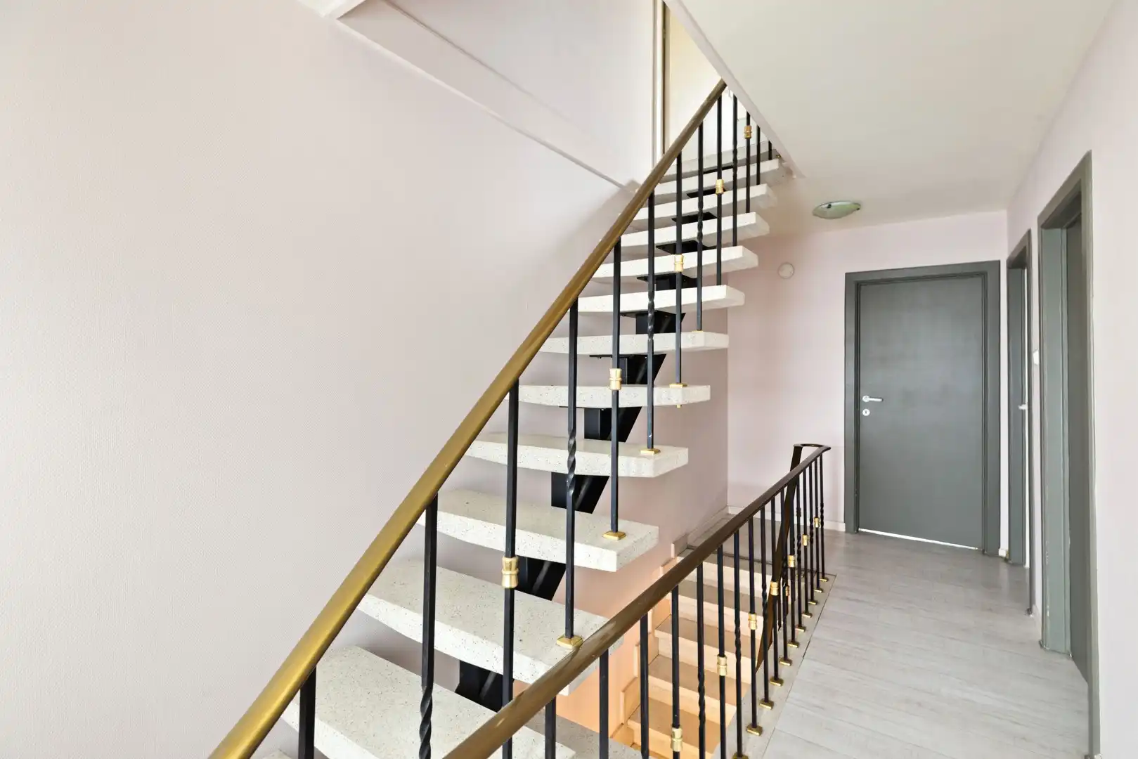 Ruime vrijstaande gezinswoning met tuin en garage foto 12