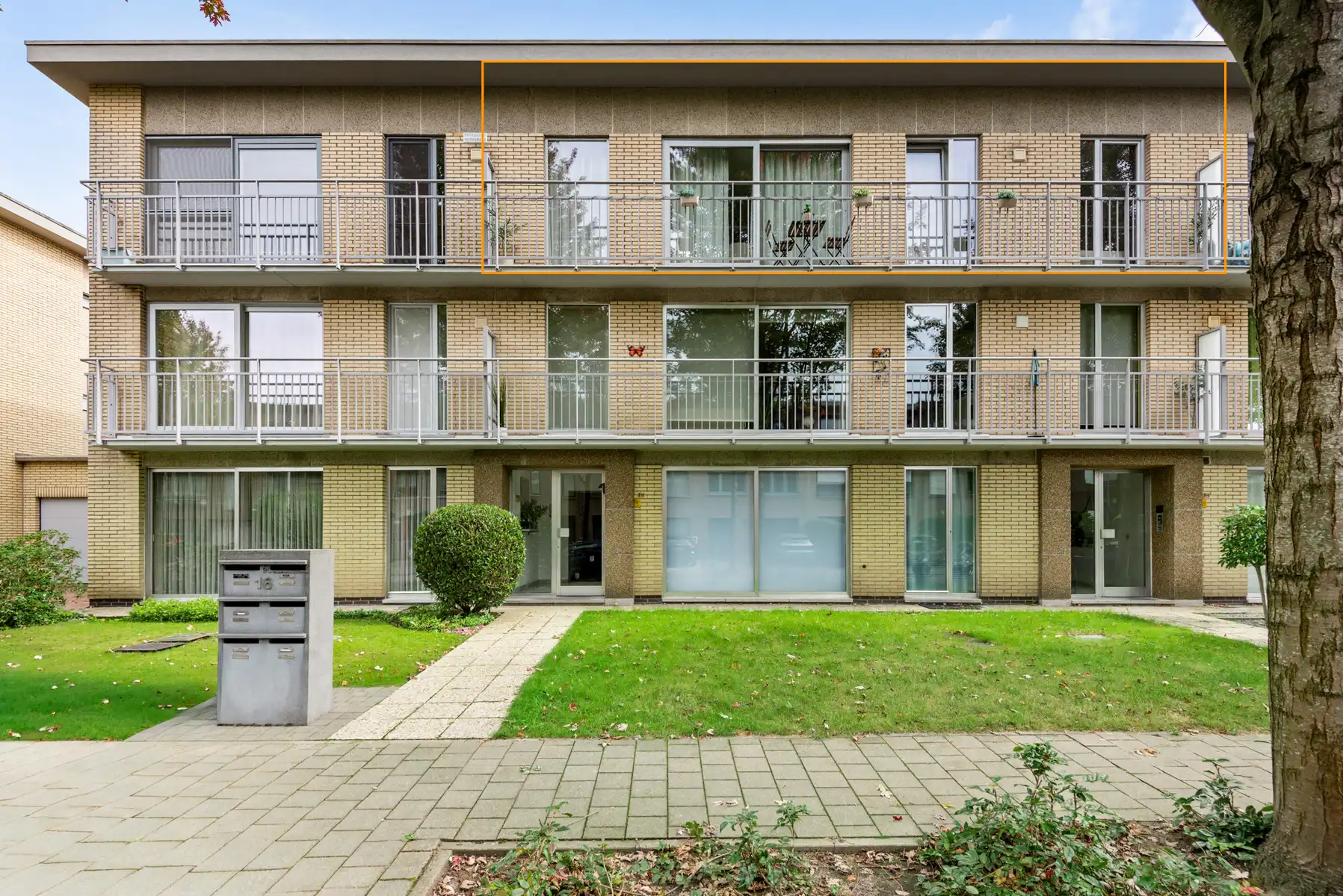 Atypisch ruim appartement met drie slaapkamers foto 23