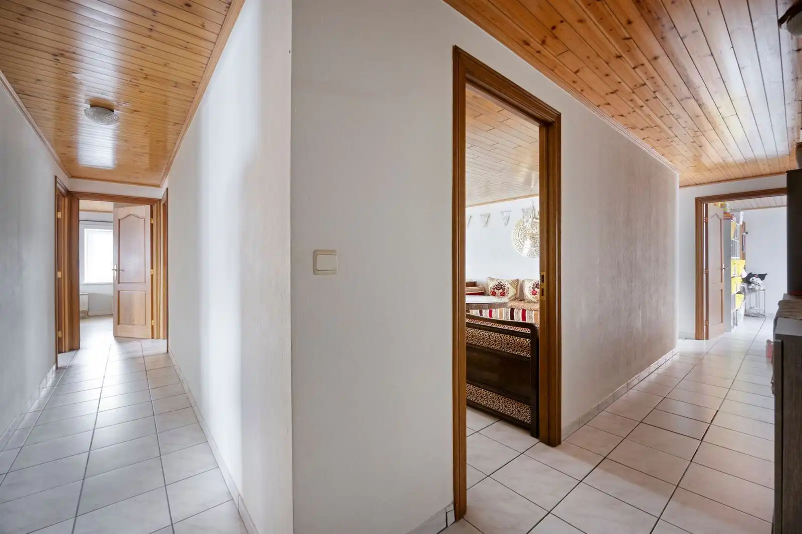 Ruim appartement met 4 slaapkamers te koop foto 2